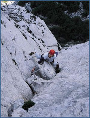 Unknown climber on the crux pitch of Mosoraski